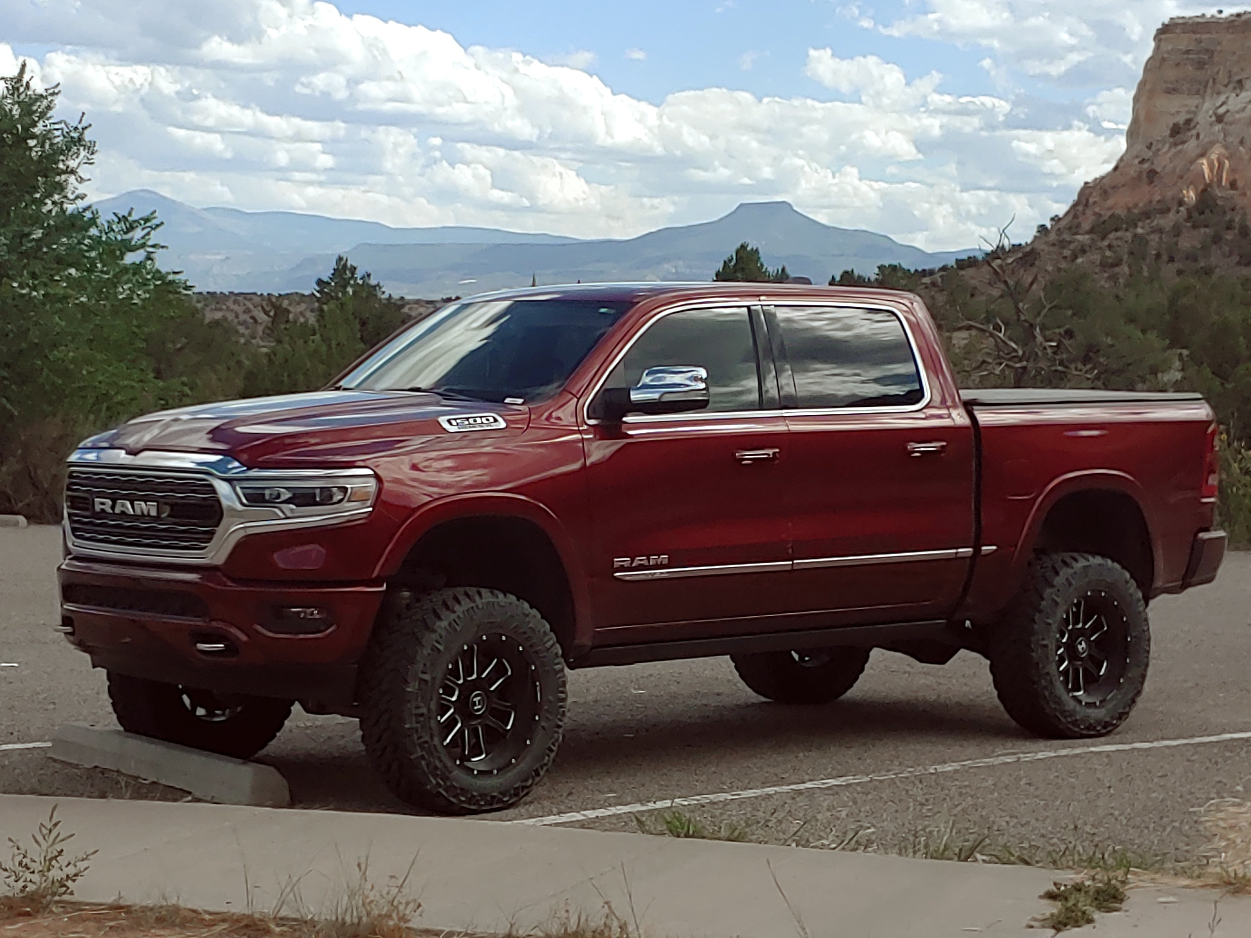 View Build 5 Inch Lifted 2019 Ram 1500 4WD Rough Country