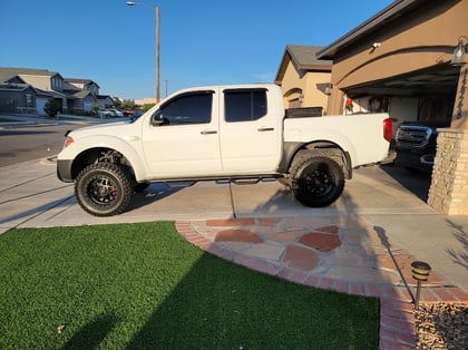 6 Inch Lifted 2014 Nissan Frontier 4WD