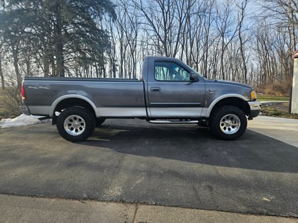 2.5 inch Lifted 2002 Ford F-150 4WD