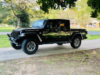 2.5 inch Lifted 2020 Jeep Gladiator JT 4WD