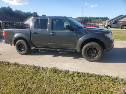 2.5 inch Lifted 2015 Nissan Frontier 4WD