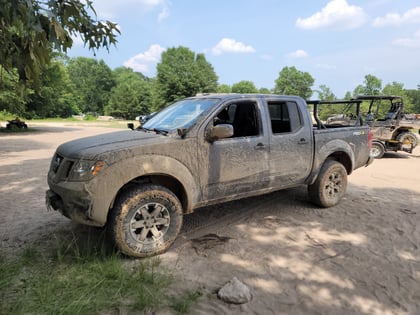 2.5 inch Lifted 2019 Nissan Frontier 4WD