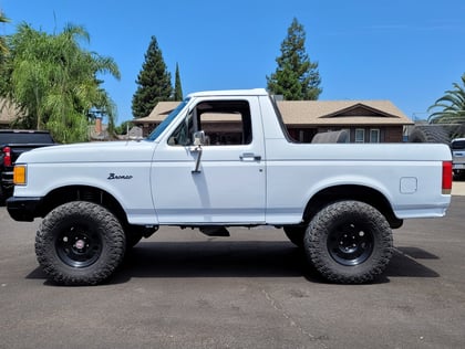 2.5 inch Lifted 1989 Ford Bronco 4WD