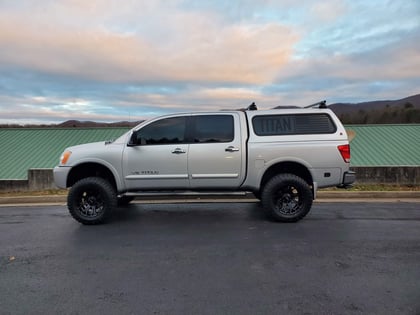 6 Inch Lifted 2010 Nissan Titan 4WD