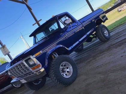 4 Inch Lifted 1979 Ford F-250 4WD
