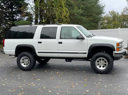 6 Inch Lifted 1995 Chevy C1500/K1500 Suburban 4WD