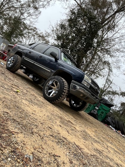 6 Inch Lifted 2004 Chevy Avalanche 1500 2WD