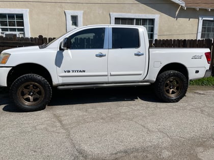 6 Inch Lifted 2005 Nissan Titan 4WD