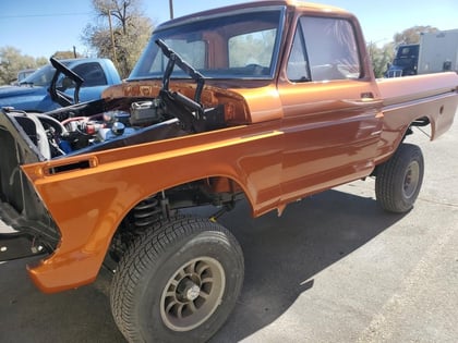 2.5 inch Lifted 1974 Ford F-100 4WD