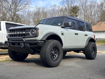 2 inch Lifted 2023 Ford Bronco 4WD