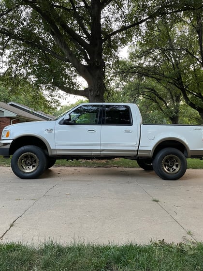 2.5 inch Lifted 2001 Ford F-150 4WD