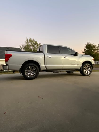 2 inch Lifted 2018 Nissan Titan 4WD