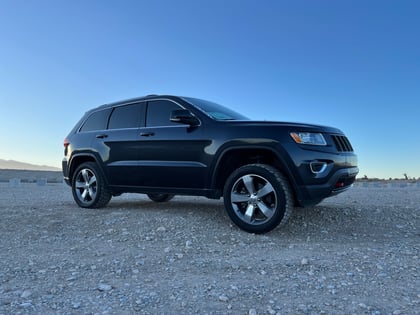 2.5 inch Lifted 2015 Jeep Grand Cherokee 4WD