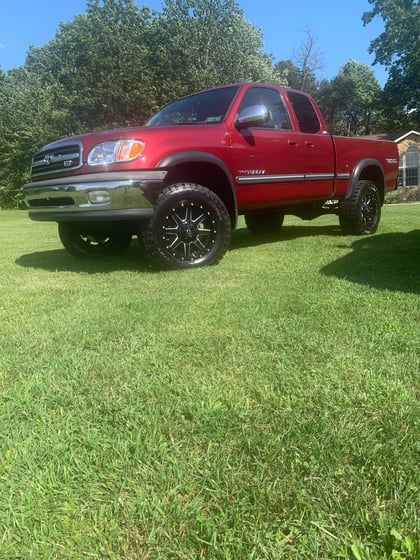 2.5 inch Lifted 2002 Toyota Tundra 4WD