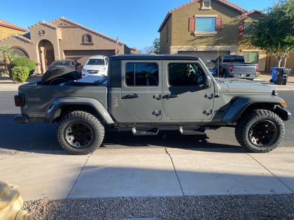 2.5 inch Lifted 2022 Jeep Gladiator JT 4WD