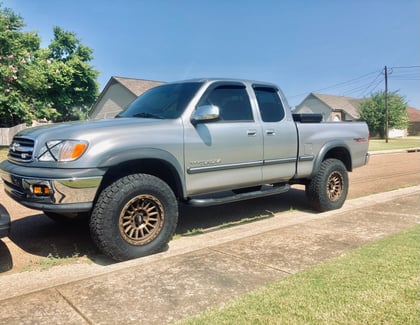 2.5 inch Lifted 2002 Toyota Tundra 4WD