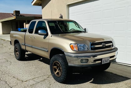 2.5 inch Lifted 2002 Toyota Tundra 2WD