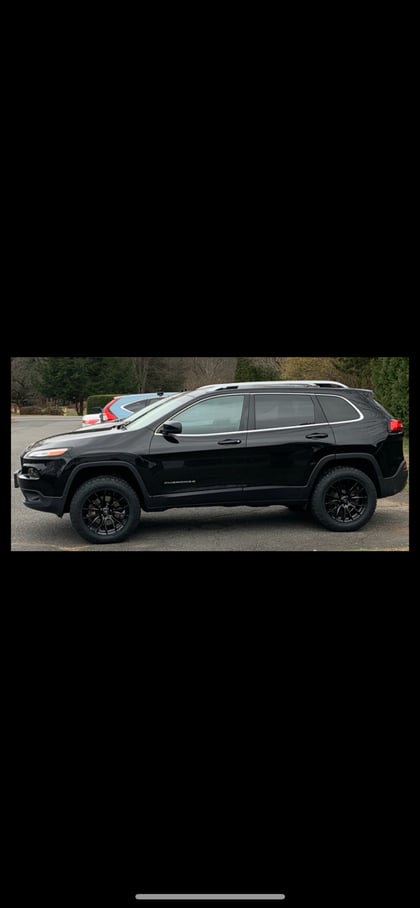 2 inch Lifted 2017 Jeep Cherokee KL 4WD