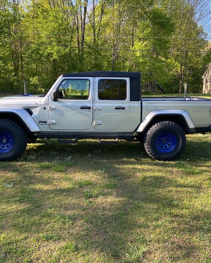 2.5 inch Lifted 2022 Jeep Gladiator JT 4WD