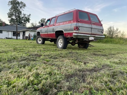 4 Inch Lifted 1985 Chevy C10/K10 Suburban 4WD