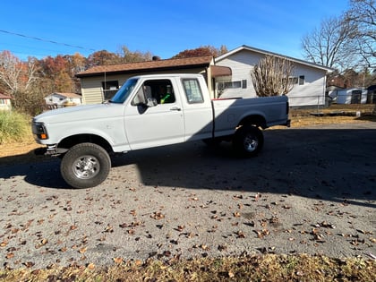 2.5 inch Lifted 1993 Ford F-150 4WD