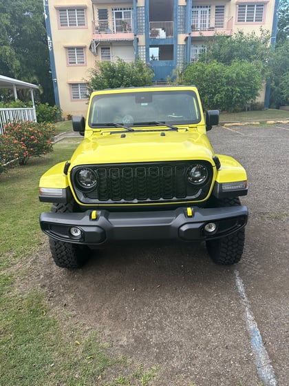 2.5 inch Lifted 2024 Jeep Gladiator 4WD