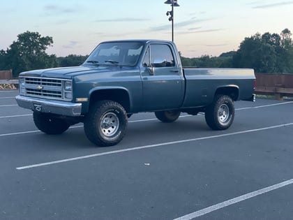 2 inch Lifted 1985 Chevy K10