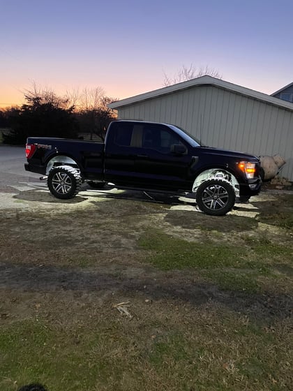 2.5 inch Lifted 2021 Ford F-150 4WD