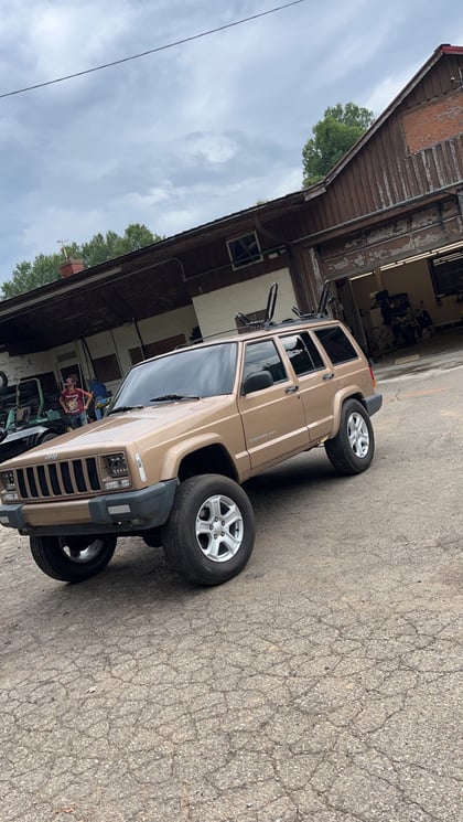 4.5 Inch Lifted 1999 Jeep Cherokee