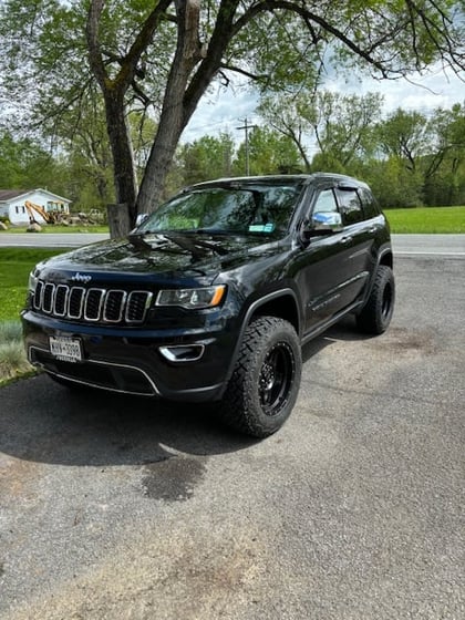 2.5 inch Lifted 2018 Jeep Grand Cherokee AWD