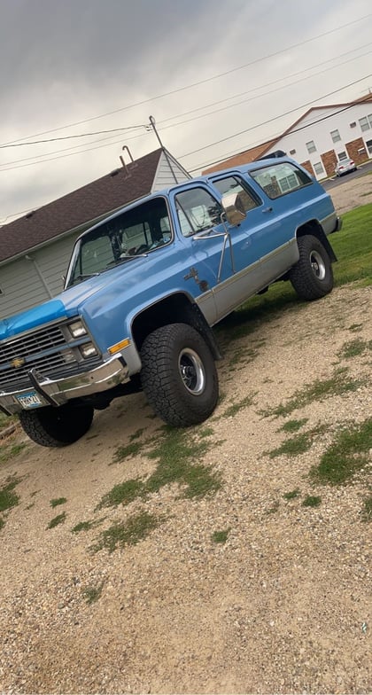 4 Inch Lifted 1984 Chevy K10 Suburban 4WD