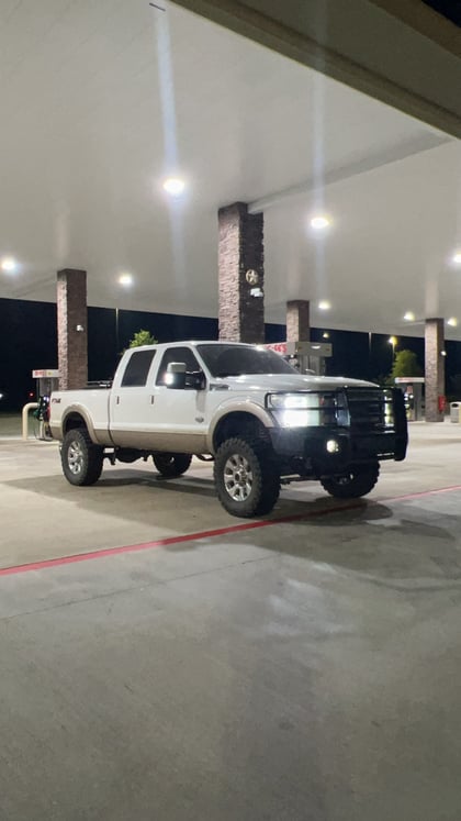 4.5 Inch Lifted 2014 Ford F-250 Super Duty 4WD