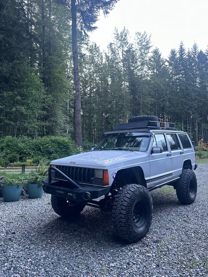 7 Inch Lifted 1990 Jeep Cherokee 4WD