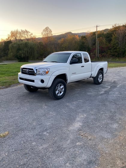 2 inch Lifted 2006 Toyota Tacoma 4WD