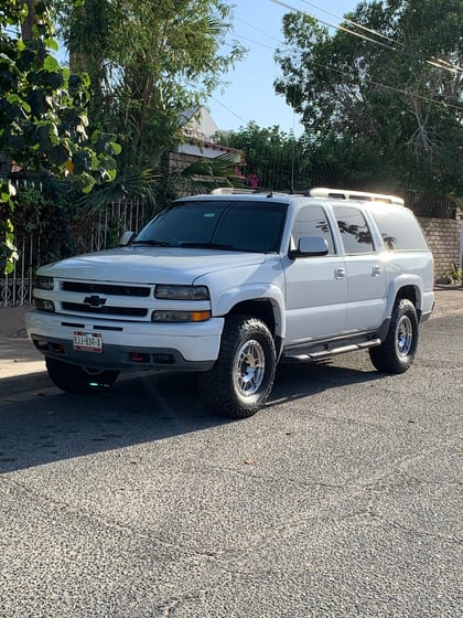 2.5 inch Lifted 2003 Chevy Suburban 1500 4WD