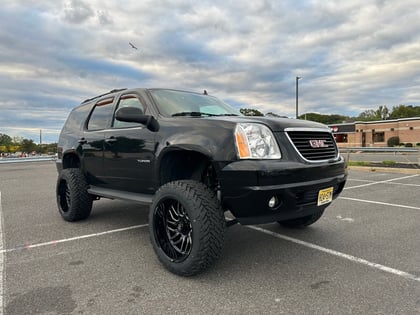 7.5 Inch Lifted 2012 GMC Yukon 4WD