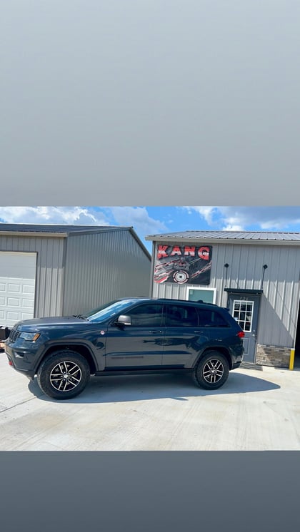 2.5 inch Lifted 2018 Jeep Grand Cherokee AWD