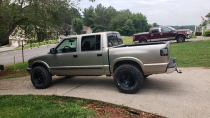 6 Inch Lifted 2002 Chevy S10 Pickup 4WD