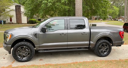 2 inch Lifted 2022 Ford F-150 4WD