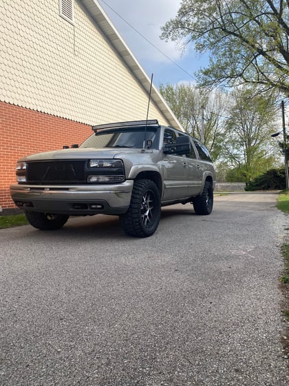 2 inch Lifted 2002 Chevy Suburban 1500 4WD