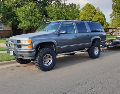 6 Inch Lifted 1999 Chevy C1500/K1500 Suburban 4WD