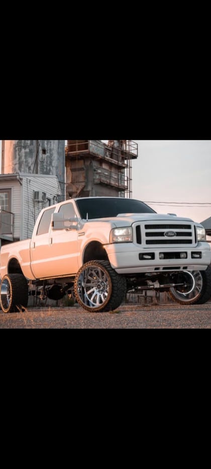 7.5 Inch Lifted 2005 Ford F-250 Super Duty 4WD