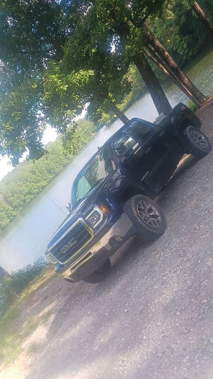 2 inch Lifted 2009 GMC Sierra 1500 4WD