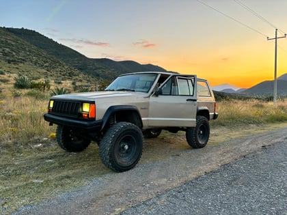 4.5 Inch Lifted 1994 Jeep Cherokee 4WD