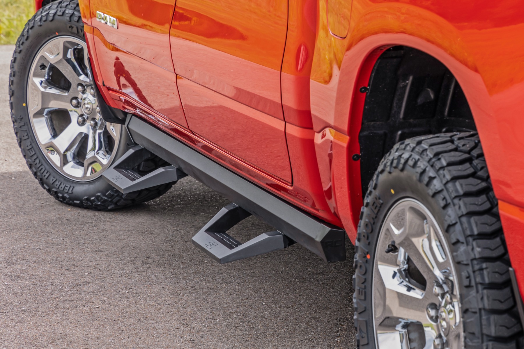 SRX2 Adj Aluminum Step | Crew Cab | Ram 1500 (19-25) / 1500 TRX (21-24) 