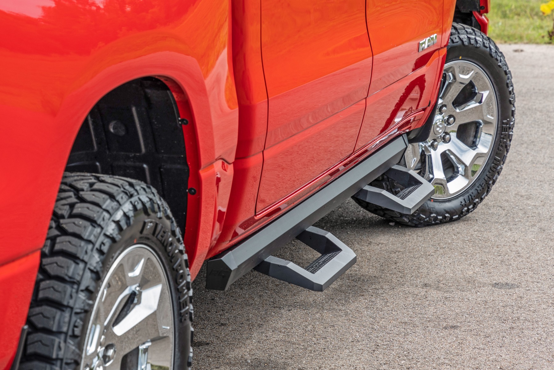 SR2 Adjustable Aluminum Steps | Crew Cab | Ram 1500 (19-23) / 1500 TRX (21-23) 