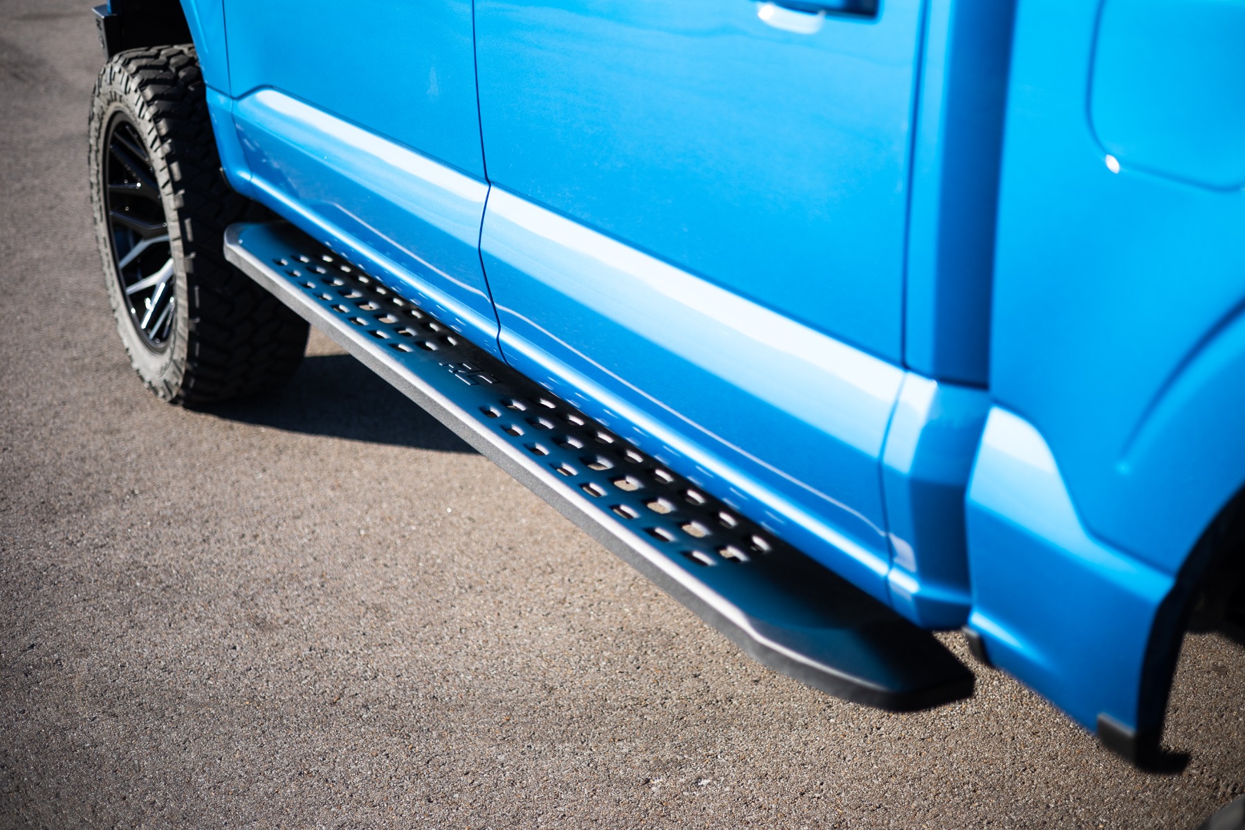 RPT2 Running Board | Crew Cab | Black | Ford F-150 / F-150 Lightning / Raptor (15-24)