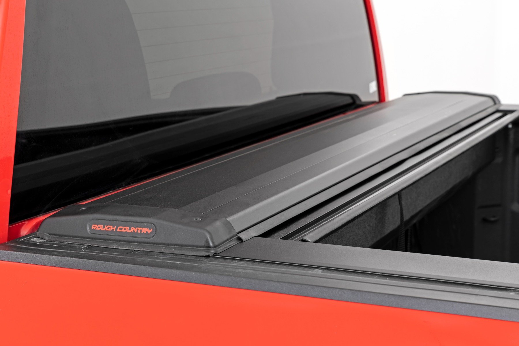 Retractable Bed Cover | 5'10" Bed | Chevy/GMC 1500 (19-23) | Rough Country