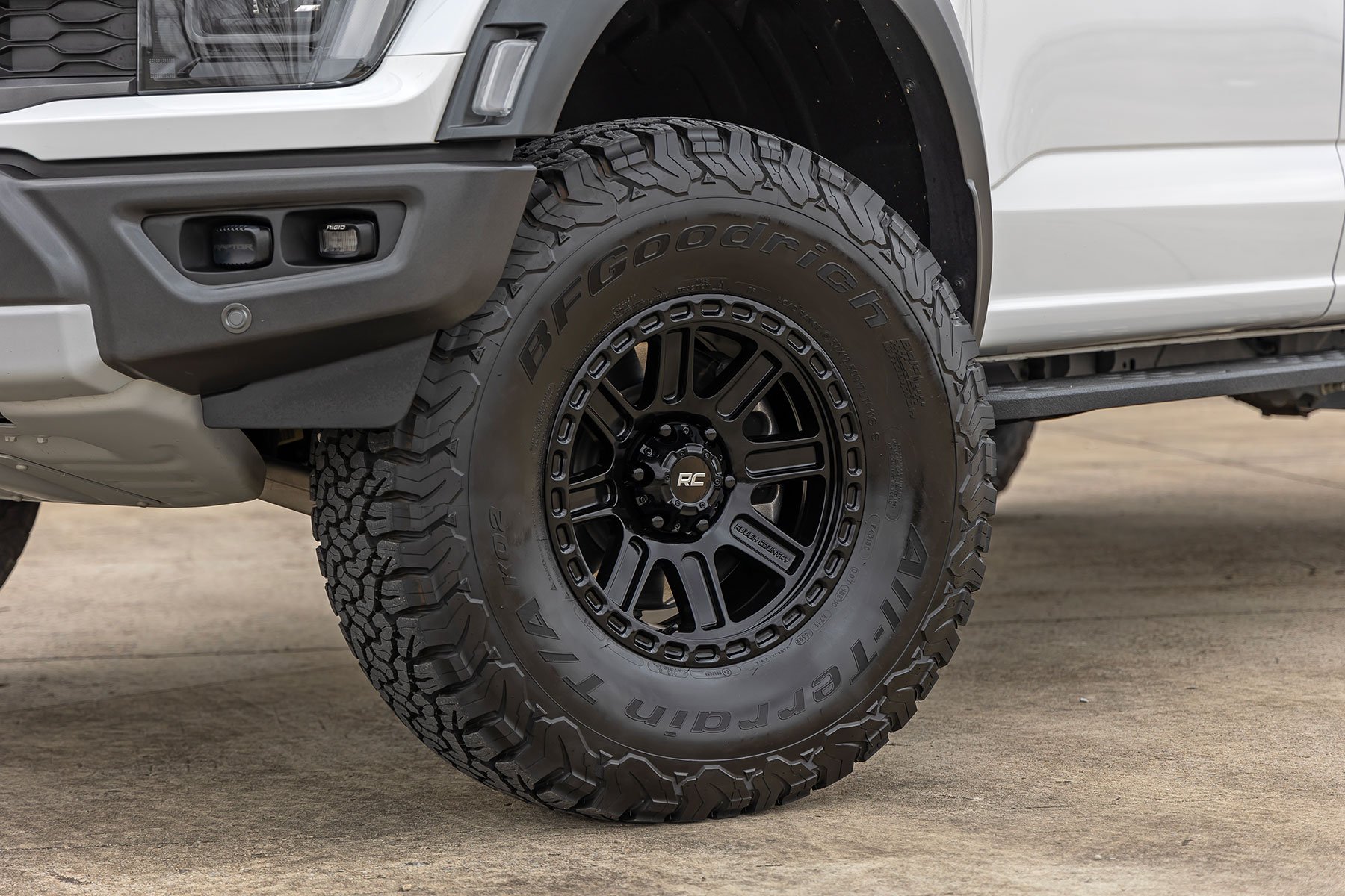 Rough Country 84 Series Wheel | Gloss Black | 18x8.5 | 5x4.5 | +