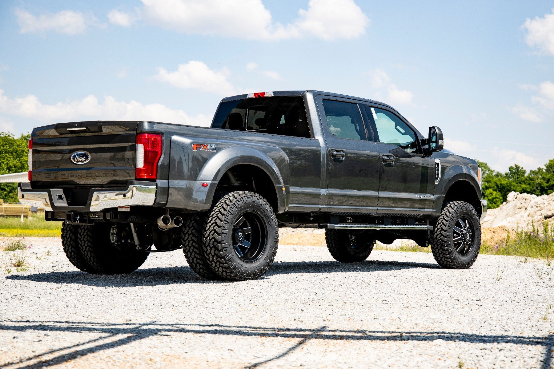 Rough Country 4.5 inch Lift Kit - V2 Shocks - Ford Super Duty 4WD (2017-2022) 50670